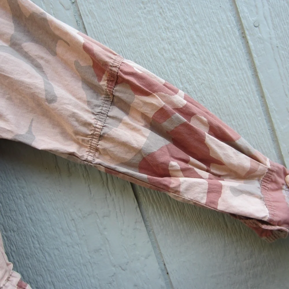 Free People shirt jacket Womens S Tan Camo‎ pockets button Y2K grunge hiking - Picture 6 of 17